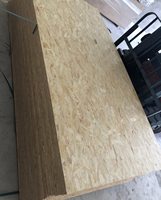 Chine Panneaux de flocons de bois décoratifs imperméables de 4x8 pieds OSB 3 pour la construction et le revêtement de sol en aggloméré bon marché