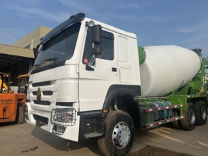 Camión Tractor Howo 371HP 6x4 de Segunda Mano de Almacén en China, Bajo Kilometraje, para Transporte de Contenedores y Logística de Larga Distancia - Product Image 5