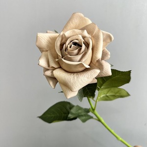 Elegante Arreglo de Rosas Artificiales de Seda con Hojas para Centro de Mesa de Boda, Decoración para Fiestas en Casa - Product Image 1