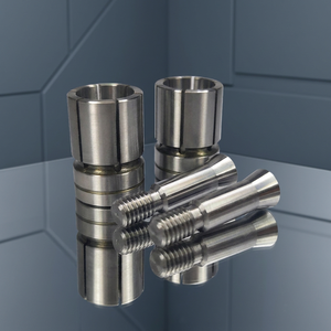 Manguito expansible de acero inoxidable torneado por CNC de alta precisión con perno cónico roscado, fabricado en Vietnam por OEM/ODM - Product Image 1