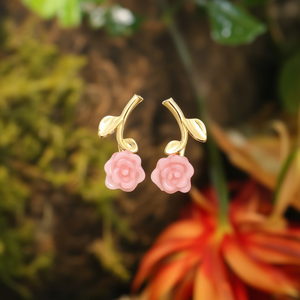 Boucles d'oreilles pendantes tendance en acier inoxydable 316L plaqué or PVD, motif rose rose, durables et résistantes - Product Image 3