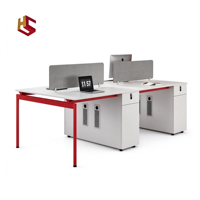 Nouveau bureau moderne en open space avec postes de travail en îlots