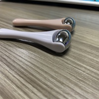 Mini rouleaux à glace en plastique pour les yeux, en acier inoxydable, accessoire Facial, portatif, massage Derma Ice Roller, pour femmes