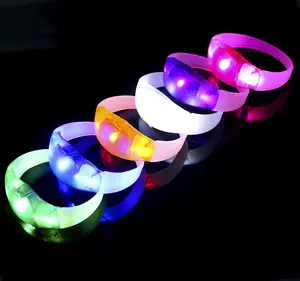 Gelang kustom desain baru dapat diisi ulang gelang LED murah gelang silikon LED Coldplay musik untuk pesta