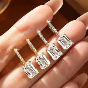 Pendientes de Aro con Diamantes Moissanite Corte Esmeralda VVS D GRA de 6 Quilates, Elegantes, Chapados en Oro de 14K, Joyería Moderna para Uso Diario para Mujer - Product Image 4