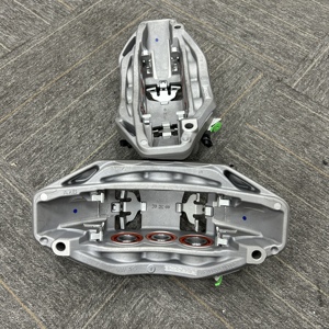 Nouveaux étriers de frein haute performance à 6 pistons pour Audi avec couleurs personnalisables - Pièce de rechange - Product Image 2