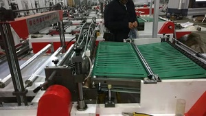 Machine de fabrication pour sacs à <span class=keywords><strong>fermeture</strong></span> <span class=keywords><strong>éclair</strong></span>, dispositif avec <span class=keywords><strong>attache</strong></span> à <span class=keywords><strong>fermeture</strong></span> <span class=keywords><strong>éclair</strong></span> et dispositif antidérapant automatique - Product Image 4