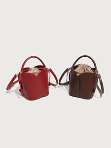 Bolso de mano cilíndrico de poliéster con perlas, diseño de pétalos rojos, para mujer, estilo animal, para boda, para novias - Product Image 3
