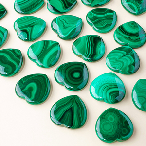 Vente en gros d'objets artisanaux en cristal, cœur en <span class=keywords><strong>malachite</strong></span> naturelle sculpté, guérison par le Reiki, décoration <span class=keywords><strong>de</strong></span> <span class=keywords><strong>la</strong></span> maison, méditation, fabrication <span class=keywords><strong>de</strong></span> bijoux spirituels, bricolage - Product Image 6