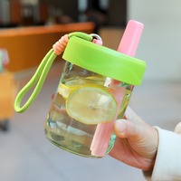 Bouteille d'eau portable en plastique pour étudiant, avec logo personnalisé, 500 ml, nouveau design minimaliste, avec paille et corde de transport