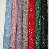 Tissu en dentelle florale à sequins, brodé de perles et de tubes, orné de feuilles ondulées, idéal pour la mode (vente en gros)