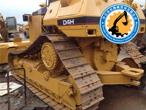Bulldozer CAT D4H d'occasion à faible nombre d'heures de fonctionnement, avec ripper et chenilles. - Product Image 6