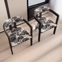 Fauteuil de salle à manger haut de gamme en bois massif, style italien Matera, luxe léger, avec caractéristiques personnalisables, design à trois pieds, fabriqué en Chine