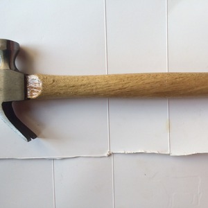 ค้อนตีตะปู วานลี่ 12 ออนซ์ ด้ามไม้ หัวกลม สำหรับถอนตะปูและตอกตะปู - Product Image 4