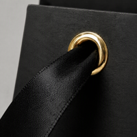 Sacs cadeaux personnalisés de luxe écologiques et durables avec logo en feuille d'or, poignée en ruban de soie, sacs en carton noir mat de qualité supérieure pour bijoux
