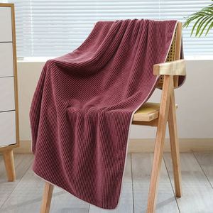 Serviette de bain en microfibre de haute qualité, sans peluches, rayée, douce et absorbante, en polaire corail, idéale pour les voyages, les hôtels, les spas et la maison. - Product Image 3