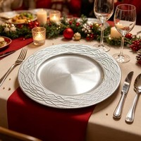 Assiette de service durable en plastique PP de style américain, à bord ondulé pigmenté et texturé, fabriquée au Fujian, Chine, pour mariages et anniversaires