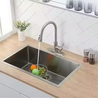 Robinet de cuisine en acier inoxydable brossé à douchette extractible haute arche, mitigeur chaud/froid pour projets hôteliers et villas de luxe