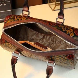 Borsa a Tracolla Portatile da Donna con Fiori Incisi in Stile Retrò - Product Image 2