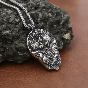 Yunnique – collier avec pendentif loup Viking en acier inoxydable pour hommes, bijoux runiques animaux, cadeau, chaîne de 60cm, couleur acier - Product Image 2