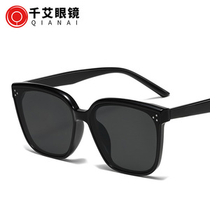 Lunettes de soleil pour femmes D3-6327, monture noire en PC, protection UV400, rivets à points, style streetwear - Product Image 4