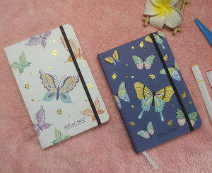 Cuaderno/Diario de tela con diseño de mariposa y flor, 19x13cm, encuadernación cosida, banda elástica, páginas en blanco para diario, álbum de recortes y cuaderno. - Product Image 3