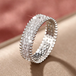 Anello Intrecciato Scintillante per Donne, Elegante Gioiello da Dito alla Moda - Product Image 3