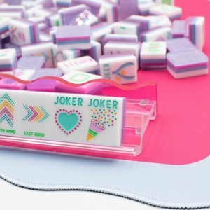 Set di Tessere Mahjong Americano di Alta Qualità Blu Viola con Logo Personalizzato Oh My Fair a 4 Strati con Coriandoli per Tavoli da Gioco e Casinò - Product Image 6
