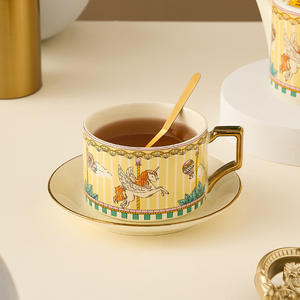 Service à thé en céramique, coffret cadeau carrousel, théière anglaise, tasses et soucoupes à café plaquées or - Product Image 6