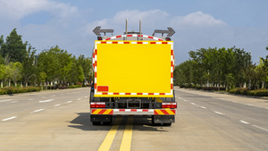 Camion arroseur multifonctionnel Dongfeng 4x2 diesel Euro 6 avec moteur haute pression anti-collision et pompe de réduction de poussière - Product Image 3