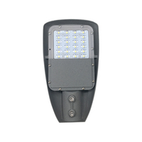 Lampadaire LED CHZ Dialux Evo Layout CRI 80 avec abat-jour en verre et faisceau large pour projets de voirie urbaine