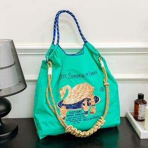 <span class=keywords><strong>Sac</strong></span> à bandoulière pour femme, léger, tendance, avec broderie moyenne, en nylon écologique, grande capacité, avec cordon de serrage et boucle - Product Image 6