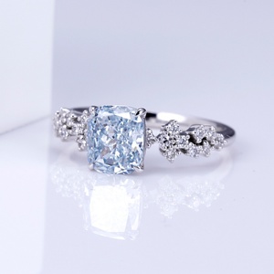 Anillo de Compromiso MSR-1328 de Oro de 18K Personalizado con Diamante Azul Cultivado en Laboratorio y Diamante Redondo Cultivado en Laboratorio - Product Image 6