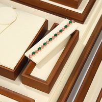 Ensemble de présentoirs à bijoux en bois et microfibre DIGU pour boutique et exposition, fabricant de présentoirs à bagues sur mesure