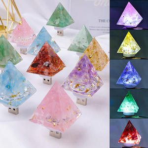 Lámpara Nocturna de Resina Hecha a Mano con Piedras Naturales, Luz Nocturna USB con Fragmentos de Cristal en Forma de Pirámide para Decoración del Hogar y Oficina - Product Image 2