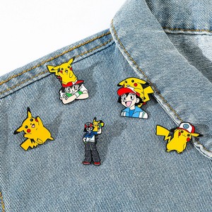 Expédition rapide Animal doux émail broche populaire japonais Anime métal Badge dessin animé film personnage épinglette - Product Image 1