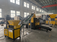 Équipement de recyclage de câbles automobiles usagés haute efficacité V-C06, granulateur de cuivre 80-120 kg/h, machine de granulation de fils pour l'élimination des déchets