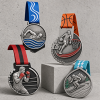 Medaglia Sportiva Personalizzata in Lega di Zinco Argento Anticato, Fusione a Pressione 3D con Rilievo Atleta e Nastro, per Nuoto, Basket, Pugilato, Sci - Produzione in Fabbrica