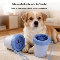 OEM ODM Gobelet de nettoyage de pattes pour animaux de compagnie, Lave-pattes portable en silicone pour chien avec poils doux, Outil de toilettage et de bain en plastique PP écologique