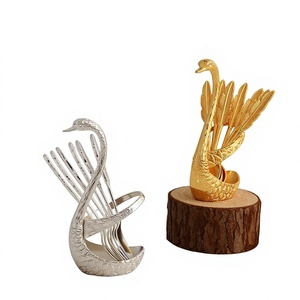 Cuillères en métal rétro de luxe léger style européen et américain, motif plume de cygne, pour usage domestique, desserts, café, fruits, <span class=keywords><strong>restaurant</strong></span> haut de gamme créatif - Product Image 1