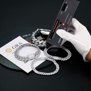 Bracciale Hip Hop con Diamanti Moissanite a Prezzo all'Ingrosso, Bracciale Cubano Personalizzato in Argento Sterling 925 per Uomo - Product Image 3