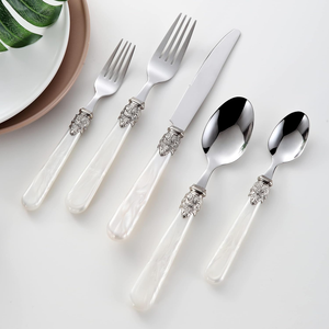 Bán buôn cao cấp cổ điển Acrylic xử lý Bạc muỗng nĩa dao <span class=keywords><strong>Flatware</strong></span> Set sang trọng 304 thép không gỉ thiết lập dao kéo - Product Image 2