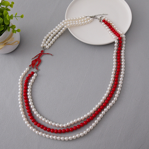 Alla moda perline di perle di tono rosso e bianco che rendono il Delta greco ispirato a Fortitude Lady ciondoli decorati dichiarazione DST collana - Product Image 3