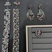 Ensemble de bijoux de banquet antique avec logo personnalisé, pavé dense, gemmes multicolores, prix de gros, directement de l'usine de bijoux