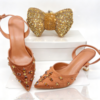 Sepatu Slingback Berhias Rhinestone Cokelat dengan Tas Clutch Senada, Ujung Runcing, Hak Tebal, Set Sepatu dan Tas Formal Wanita