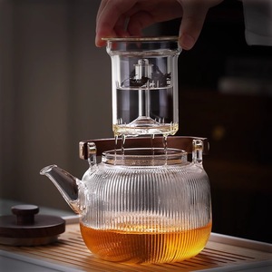 Tetera de Vidrio de 1.3L con Asa de Madera, Resistente al Calor, con Diseño de Rayas, de Gran Capacidad, con Filtro para Preparar Té - Product Image 4