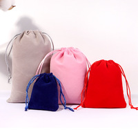 Pochette en velours sur mesure avec cordon de serrage et impression par transfert thermique pour le rangement de bijoux, montres et lunettes