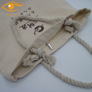 Bolso de mano de lona de algodón resistente personalizado, bolso de compras plegable grande con correa para el hombro, color natural con patrón de letras - Product Image 4