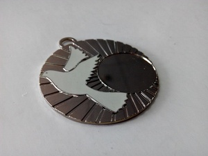 Medaglia in Metallo Argento Lucido con Smalto Morbido, Colomba della Pace con Adesivi - Product Image 3