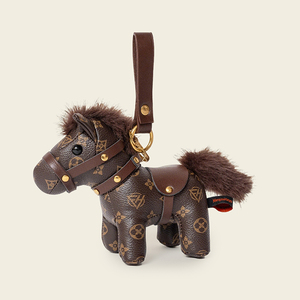 Llavero de <span class=keywords><strong>Cuero</strong></span> de Caballo con Diseño Nuevo 2026, Juguetes de Peluche de Lujo al por Mayor, Adornos para Bolsos, Llavero de Peluche de Caballo de 12 cm - Product Image 4